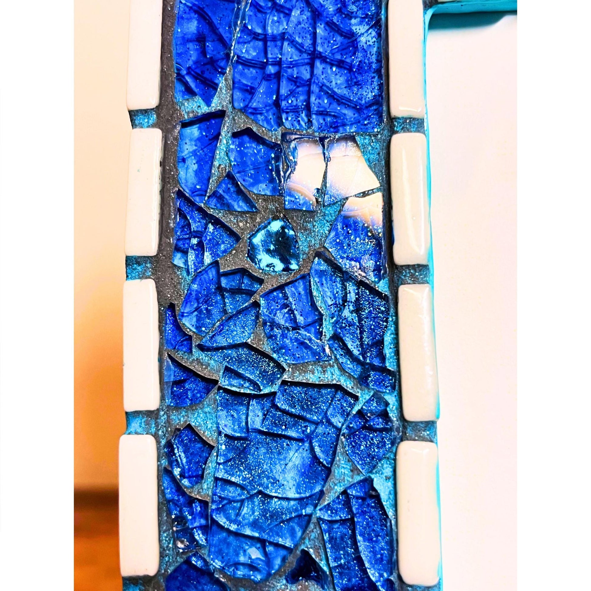 left side close up:
5 x 7 tempered glass and mosaic photo frame in shades of blue