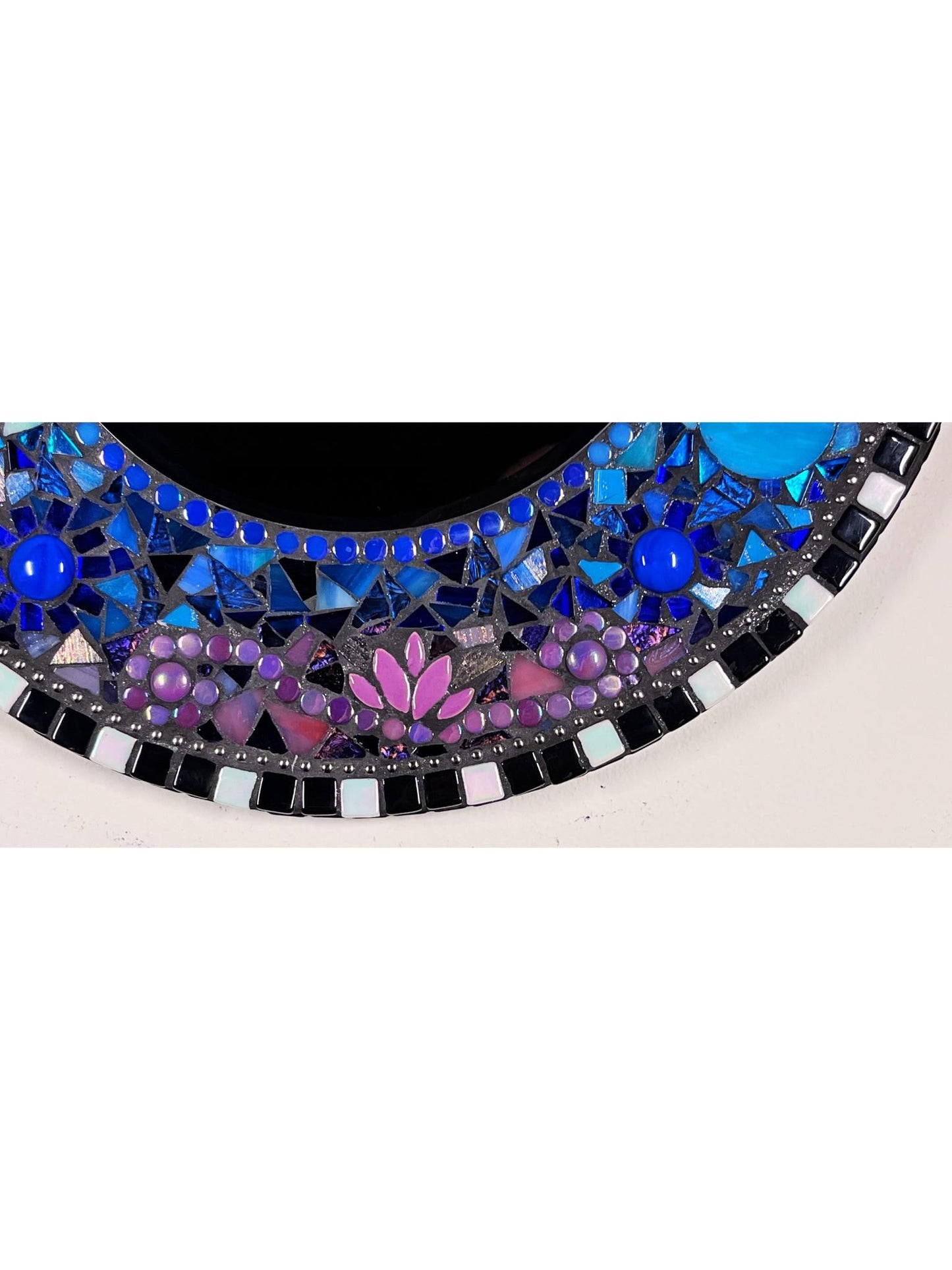 Bottom Close Up:
Showing Shades of Blues and all of the purple shades.
Border of the frame alternating black and white.