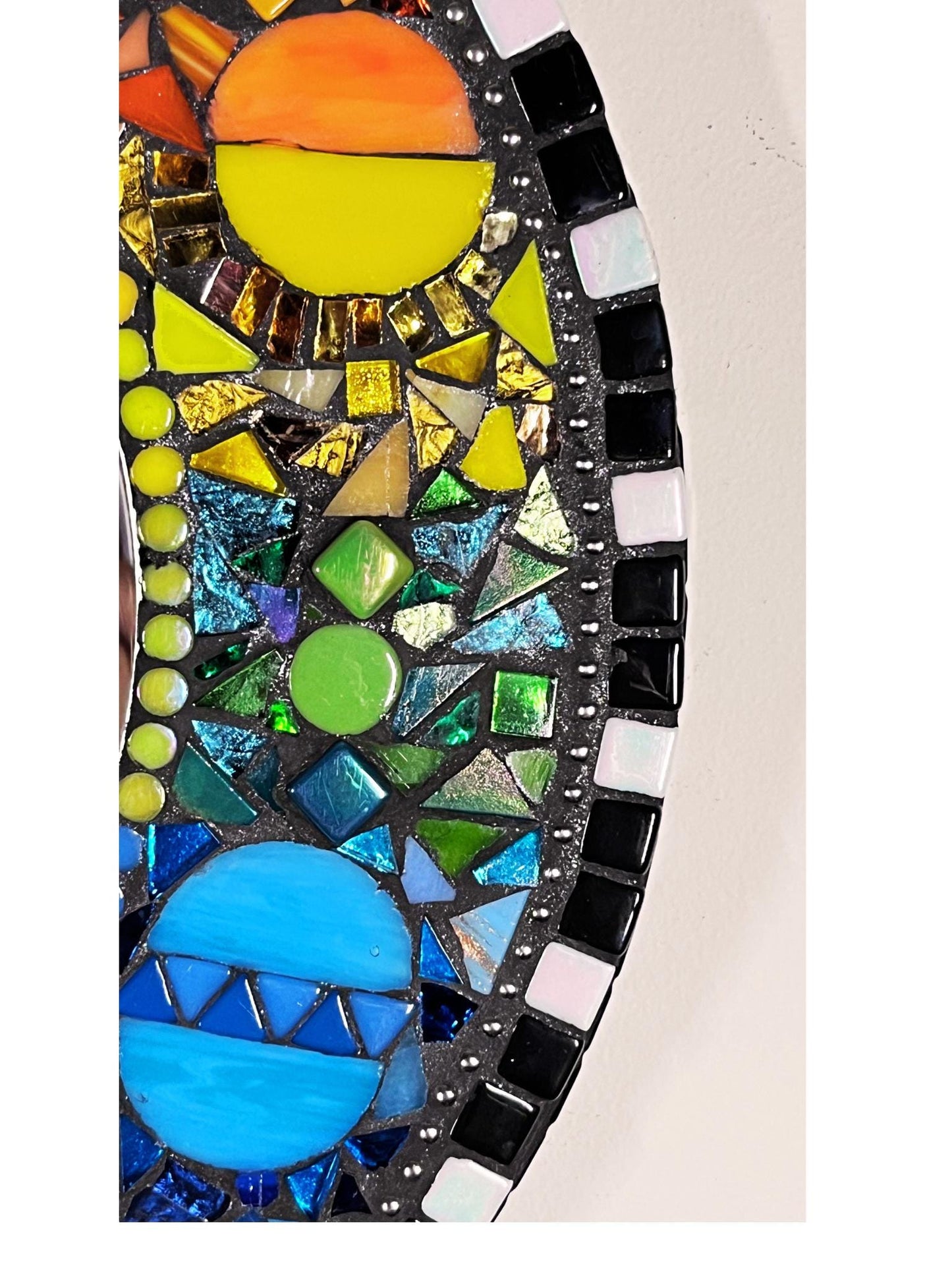 Top Right Side Close Up:
Showing Shades of Orange and yellow, green and blue.
Border of the frame alternating black and white.
